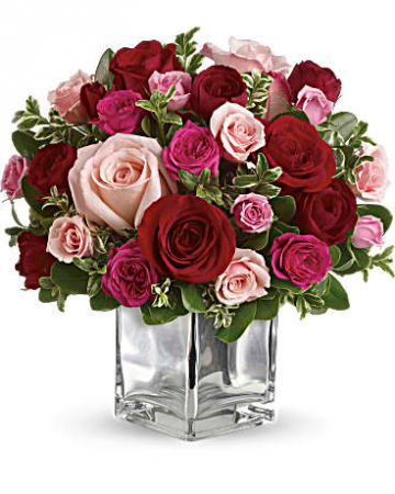 LOVE MEDLEY CUBE CENTERPIECE