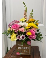 Love My Mom Arrangement in a wooden box