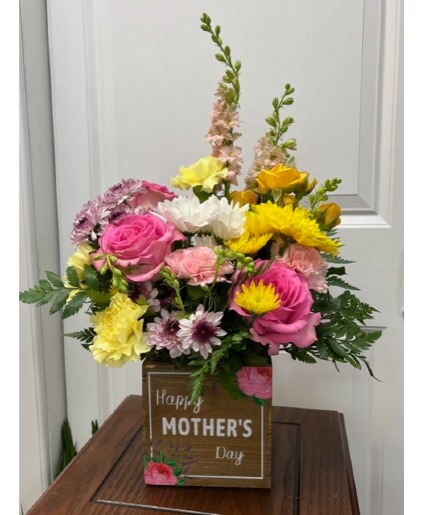 Love My Mom Arrangement in a wooden box