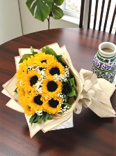 “Sonríe por Amor” Valentine's Hand Bouquet