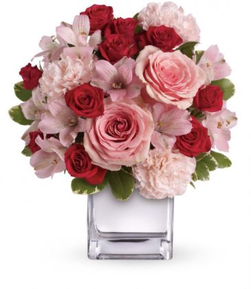 Love that Pink Bouquet Arrangement in cube
