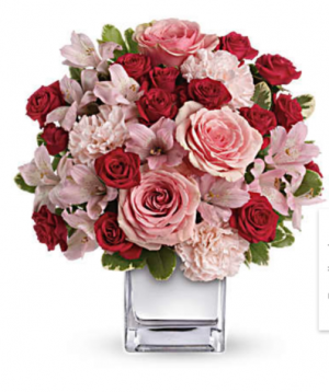 Love that Pink Bouquet with Roses 