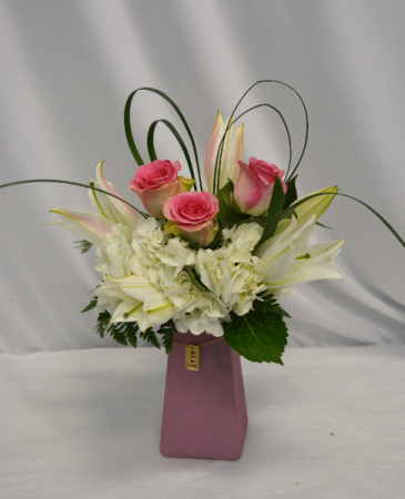 LOVELY LILIES FRESH VASED
