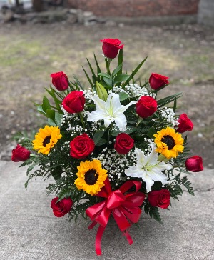 Lovely lilies, roses,  and sunflowers Single face  