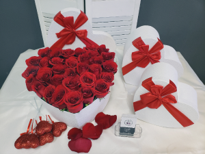 Lovely Rose Heart Box Roses in Lauderhill, FL | BLOSSOM STREET FLORIST Lovely Rose Heart Box Roses in Lauderhill, FL | BLOSSOM STREET FLORIST