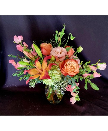 Lovely Sunset Vase in Longview, WA | Banda's Bouquets