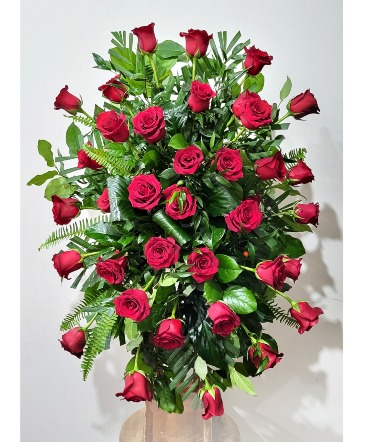 Love's Embrace Standing Spray in Brentwood Bay, BC | PETALS N BUDS BRENTWOOD BAY FLORIST Love's Embrace Standing Spray in Brentwood Bay, BC | PETALS N BUDS BRENTWOOD BAY FLORIST