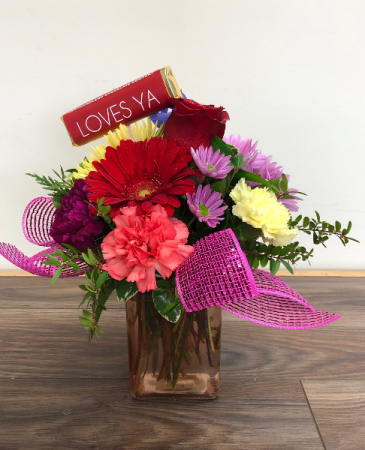 “Loves Ya” Vase arrangement