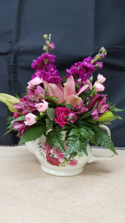 Loving Teapot Centerpiece