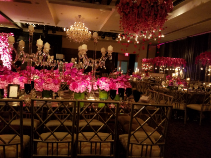 Low center pieces with a clear candelabro Low centerpieces with a clear candelabro