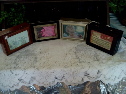 Lrg. Music Box Keepsake Music Box