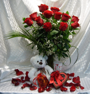 LUXURIOUS ROMANCE PACKAGE Valentine Gift in Parksville, BC | BLOSSOMS 'N SUCH LUXURIOUS ROMANCE PACKAGE Valentine Gift in Parksville, BC | BLOSSOMS 'N SUCH