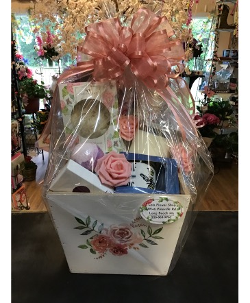 Luxury gift basket  in Long Beach, MS | LOIS FLOWER SHOP