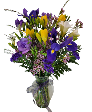 M6 Fragrant Freesia Vase Arrangement 
