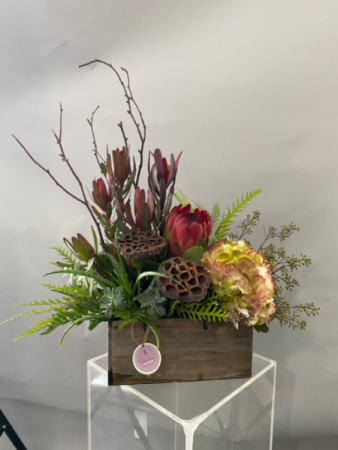 MA 001 Floral arrangement 