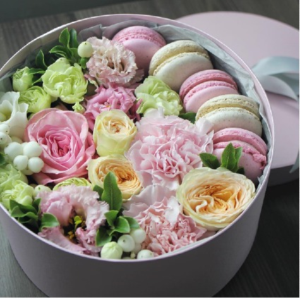 Macaron & Blooms Gift Box 