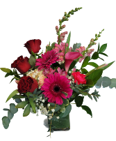 Magenta Blooms Fresh arrangement