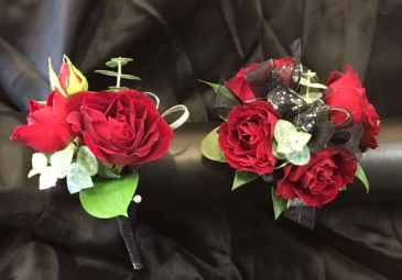 Matching Bout & Wristlet Prom Flowers in Lewiston, ME | BLAIS FLOWERS & GARDEN CENTER