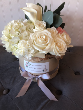 Dreamland Flower Box Arrangement Assorted Flowers