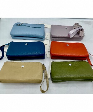 Medium size purse Canadian Owned  With cross body strap included assorted colours 
