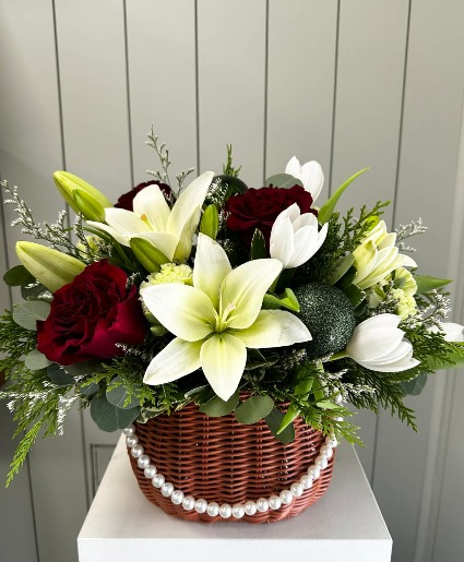 Merry Bloom Basket 