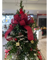 Traditional Merry Christmas  Boxwood tree
