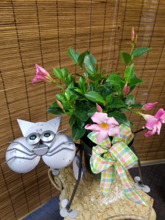 Metal Cat Outdoor planter Limited quantities