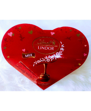 Milk Chocolate LINDOR Hearts (8-pc, 3 oz) 