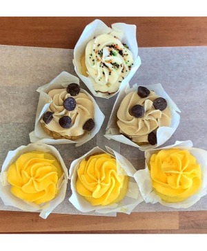 MILLBORNE BAKERY CUPCAKE / FLOWER BUNDLE 