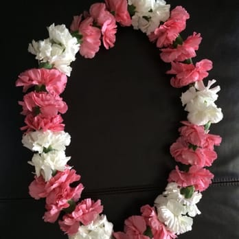 Mini Carnation Graduation Lei