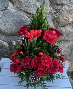 Mini decorated natural Christmas tree of Red Roses 