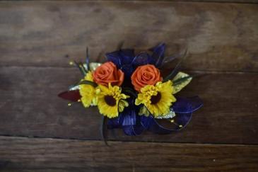 MINI SUNFLOWERS WITH LOTS OF COLOR  in Cincinnati, OH | Reading Floral Boutique