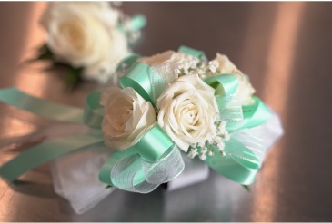 Minty Fresh  Wristlet & Boutonniere Set  in South Milwaukee, WI | PARKWAY FLORAL INC.