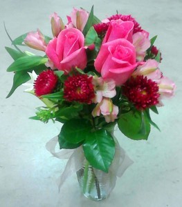 Mix with 3 pink roses Fresh floral