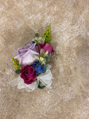 Mixed flower corsage corsage with a mix for flowers