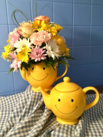 Mixed Flowers in Smile Teapot **Margots Delivery Radius only**
