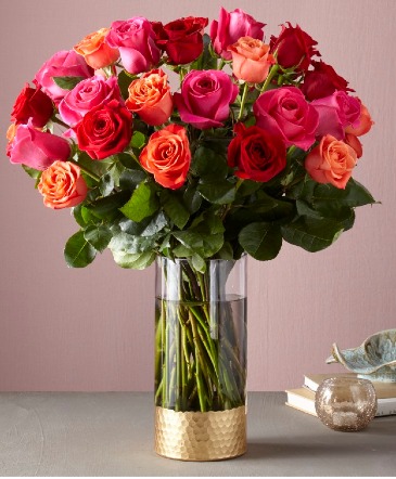 Mixed Roses in Gold Dipped Vase Roses in Buda, TX | SAINT MONTOGRENS
