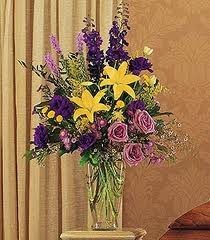 SA 10-Mixed vase arrangement Flowers and colors may vary