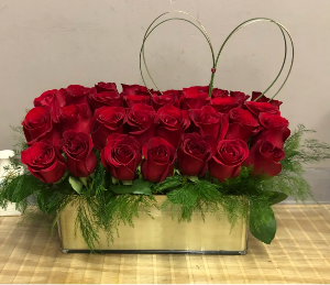 M'Ladie Luxury rose arrangement