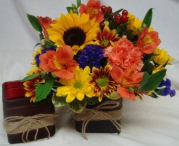 Cute colored cubes with seasonal flowers arranged!