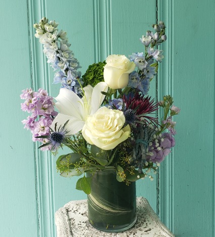 MODERN BEAUTY FLOWER ARRANGEMENT