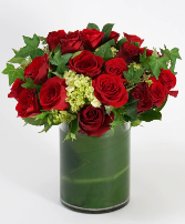Modern & Classic Valentine Bouquet Arrangement