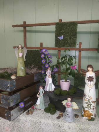 MOM/ ANGELS FIGURINES