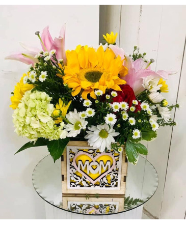 Mom Box All Occasion in Springhill, LA | M&M Floral and Special Occasions 