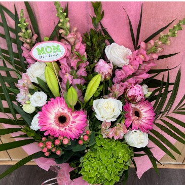 Mom your fabulous Pretty pink bouquet in Aurora, ON | Petal Me Sugar Florist Mom your fabulous Pretty pink bouquet in Aurora, ON | Petal Me Sugar Florist