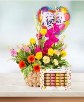 MOM'S BLOOMING LOVE PACKAGE WITH MACARONS AND BALLOONS