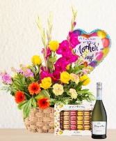 MOM'S BLOOMING LOVE SPARKLING PACKAGE WITH SPARKLING WINE, BALLOON, MACARONS