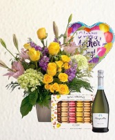 MOM'S CHARMING SPARKLING PACKAGE (21+) WITH SPARKLING WINE, BALLOON, MACARONS