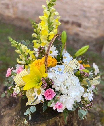 Mom's Garden Basket Arrangement in Medina, NY | CREEKSIDE FLORAL AND DESIGN Mom's Garden Basket Arrangement in Medina, NY | CREEKSIDE FLORAL AND DESIGN