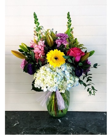 MOM'S MIX DELIGHT COLORS AND FLOWERS MAY VARY in Oxnard, CA | Mom and Pop Flower Shop